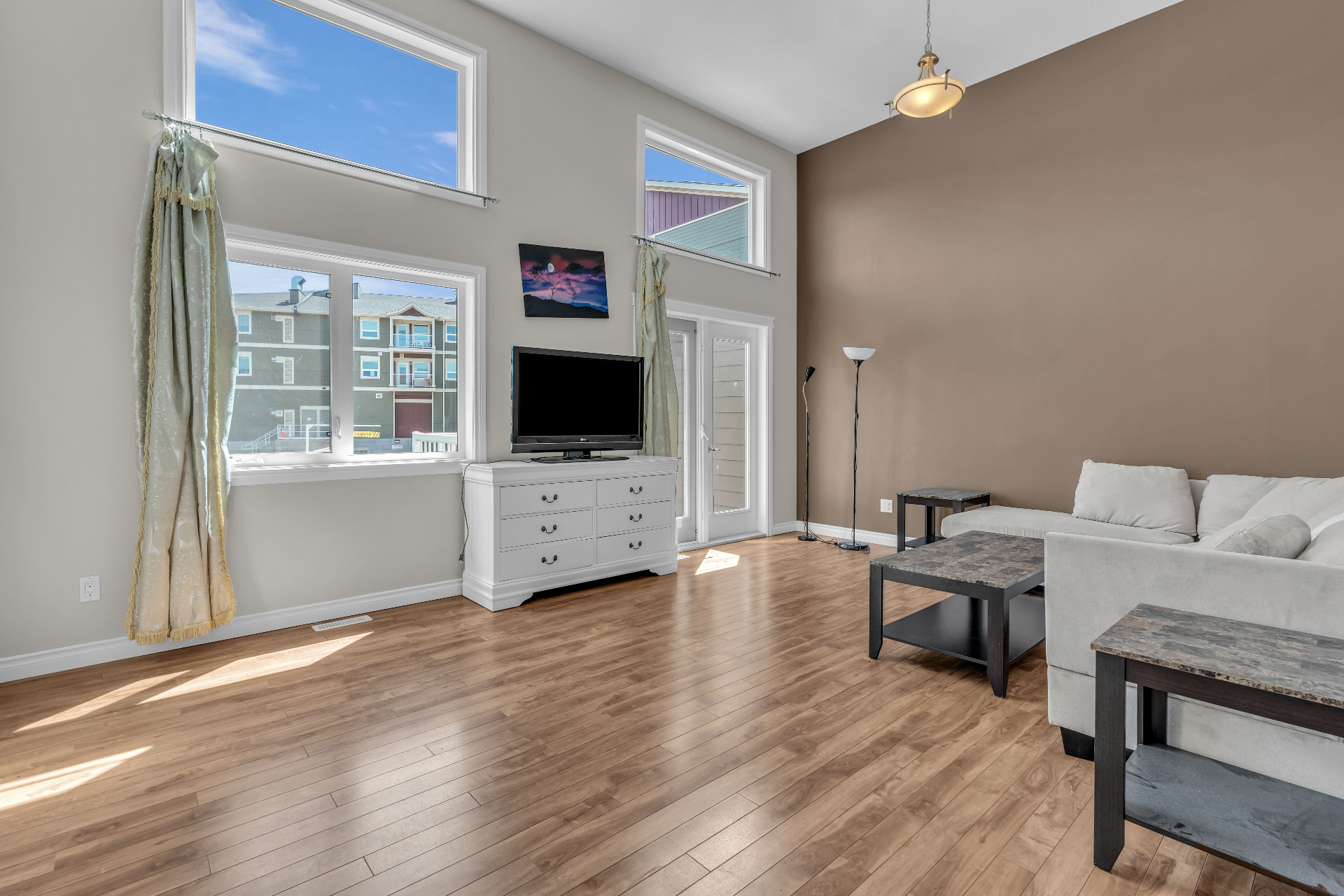 小区最低价！石桥社区联排· 212 Willis Cres #103—— 林与唐地产 - 2